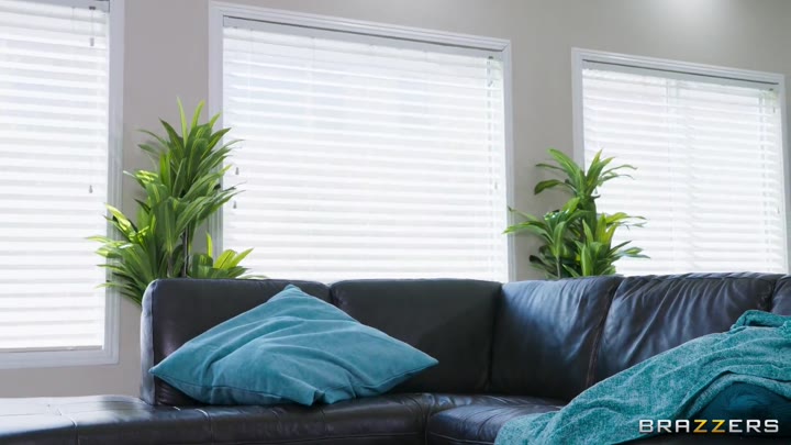 Cubbi Thompson Nerd Gamer Wins Pushy Pussy